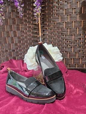 Women’s Dr. Scholl's Size 8 Black Patent Loafer with Platform Sole